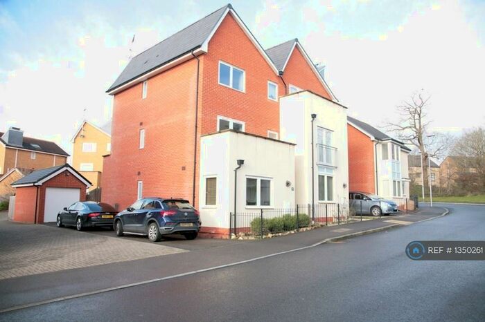 4 Bedroom Semi-Detached House To Rent In Sinatra Drive, Oxley Park, Milton Keynes, MK4