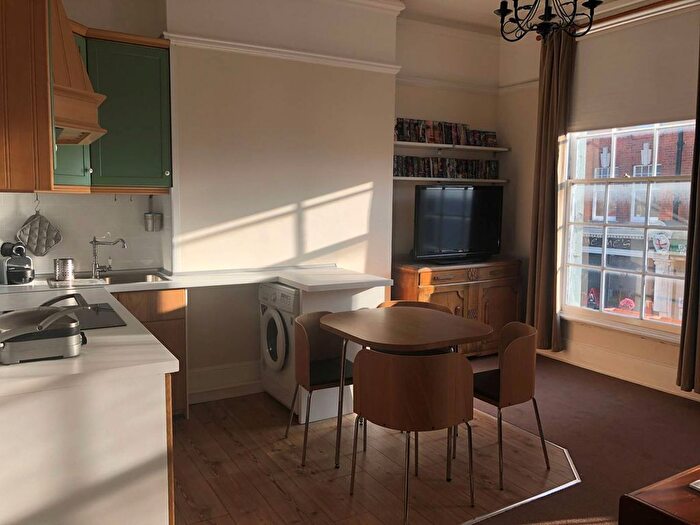 1 Bedroom Flat To Rent In Fulham Road, Fulham, London, SW6