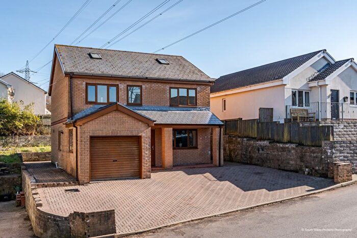 4 Bedroom Detached House For Sale In Crown Road, Bridgend, CF33