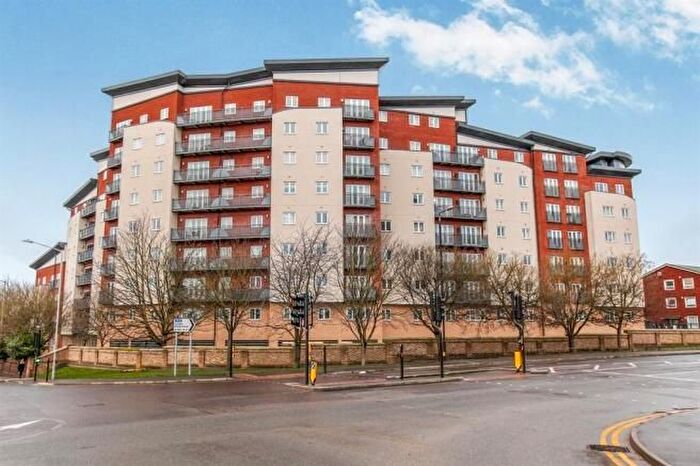2 Bedroom Flat To Rent In Aspects Court, Slough, SL1