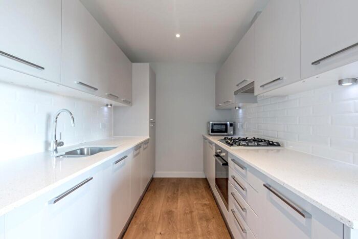 1 Bedroom Flat To Rent In Flat Ellington Court, N14