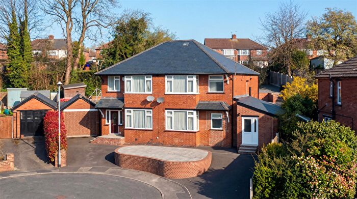 4 Bedroom Detached House For Sale In Lynwood Mount, Wortley, Leeds, LS12