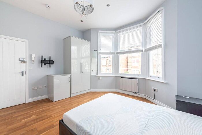 Studio To Rent In Woodchurch Road, South Hampstead, London, NW6