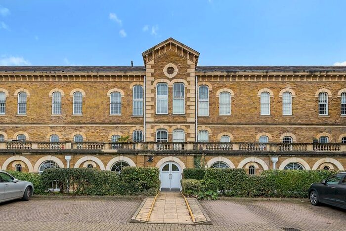 4 Bedroom Flat To Rent In Royal Drive, London, N11