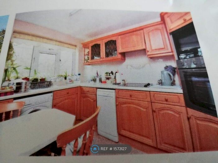 2 Bedroom Maisonette To Rent In Devonshire Place, Basingstoke, RG21