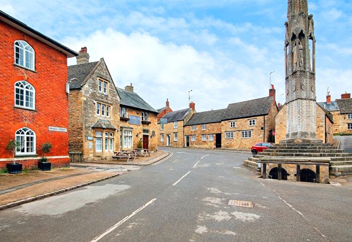 3 Bedroom End Of Terrace House For Sale In Malting Lane, Geddington, Kettering, NN14