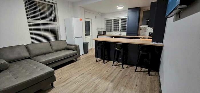 6 Bedroom Semi-Detached House To Rent In Langdale Road, Liverpool, L15