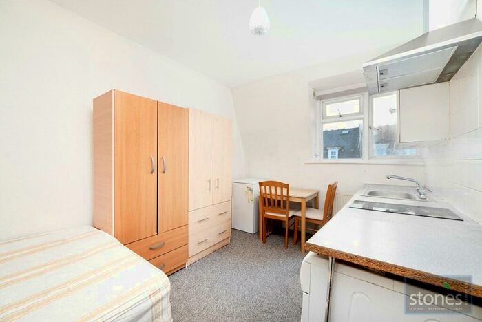 Apartment To Rent In Glenloch Road, London, NW3