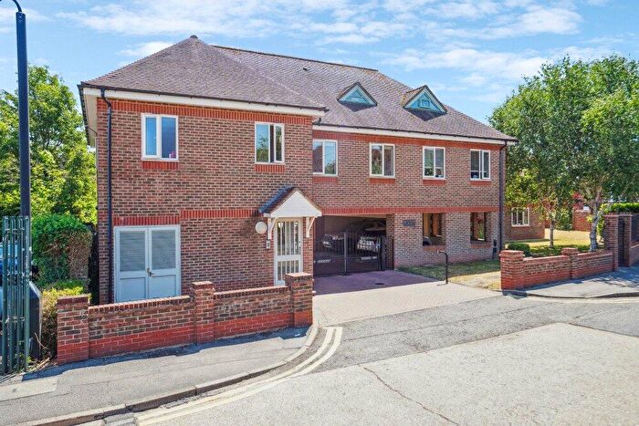 2 Bedroom Flat For Sale In Liston Road, Marlow, Buckinghamshire, SL7