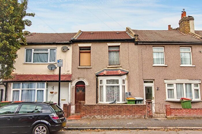 3 Bedroom Terraced House For Sale In Heyworth Road, London, E15