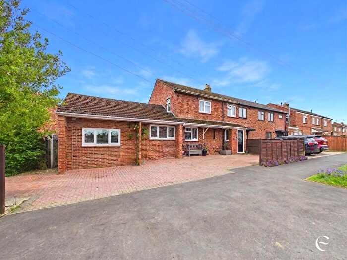 4 Bedroom Semi-Detached House For Sale In Willoughby Road, Stamford, PE9