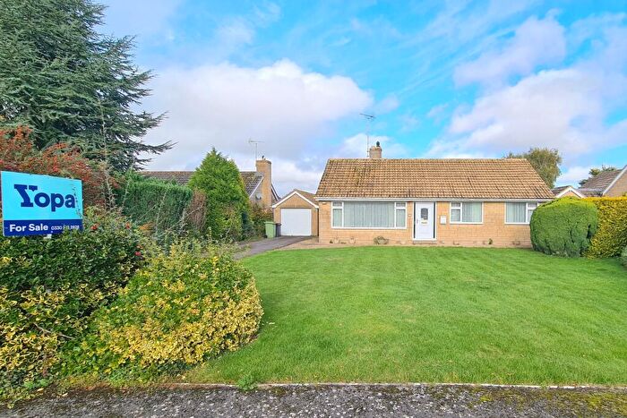 3 Bedroom Bungalow For Sale In Hampton Grove, Meysey Hampton, Cirencester, GL7