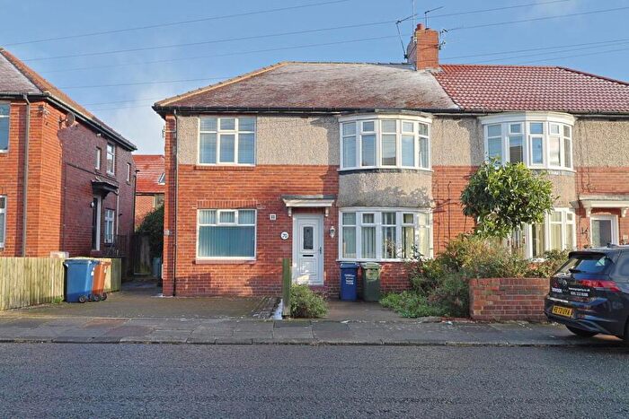 2 Bedroom Flat To Rent In Ferndene Grove, High Heaton, Newcastle Upon Tyne, NE7