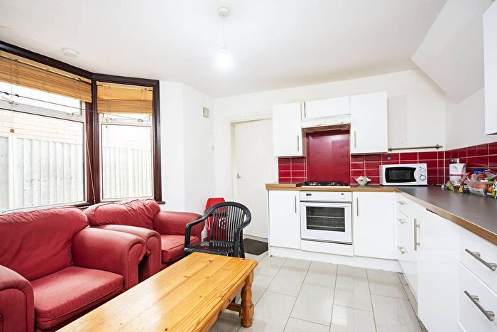 2 Bedroom Flat To Rent In Harold Road, Upton Park, London, E13