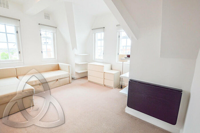 Apartment To Rent In Mortimer Court, Abbey Road, NW8
