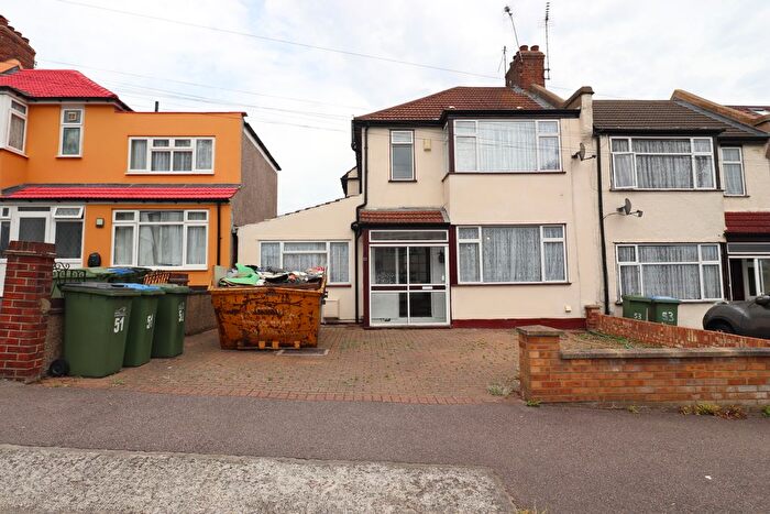 4 Bedroom End Of Terrace House To Rent In Raymere Gardens, Plumstead, SE18
