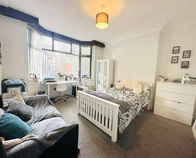 8 Bedroom House To Rent In Harlaxton Drive, Nottingham, NG7