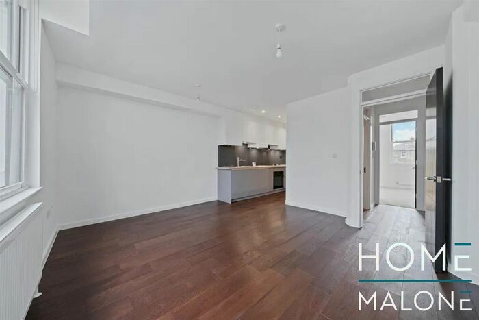 2 Bedroom Flat To Rent In Queens Drive, London, N4