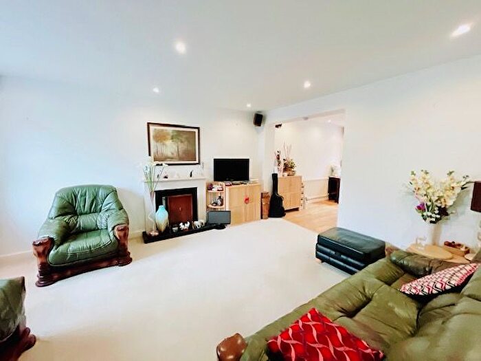 3 Bedroom Semi-Detached House To Rent In Coldershaw Road, London, W13