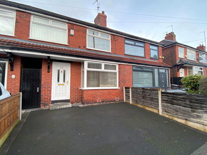 3 Bedroom Town House For Sale In Selkirk Road, Chadderton, OL9