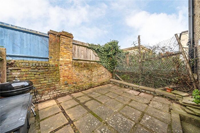 2 Bedroom Apartment To Rent In Fenham Road, London, SE15