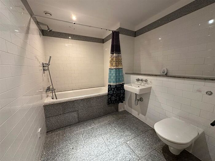 2 Bedroom Flat For Sale In Express Building, Oldham Road, Ancoats, Manchester, M4