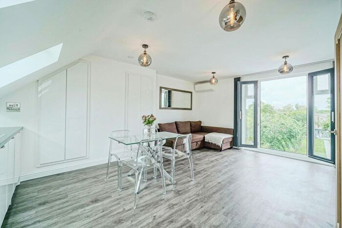 2 Bedroom Flat To Rent In Holland Gardens, Egham, TW20