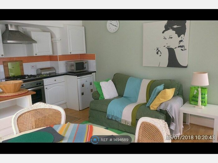 2 Bedroom Flat To Rent In Knighton Park Road, Leicester, LE2