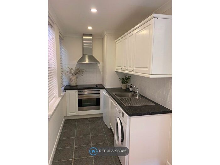 1 Bedroom Flat To Rent In High Street, Guildford, GU1