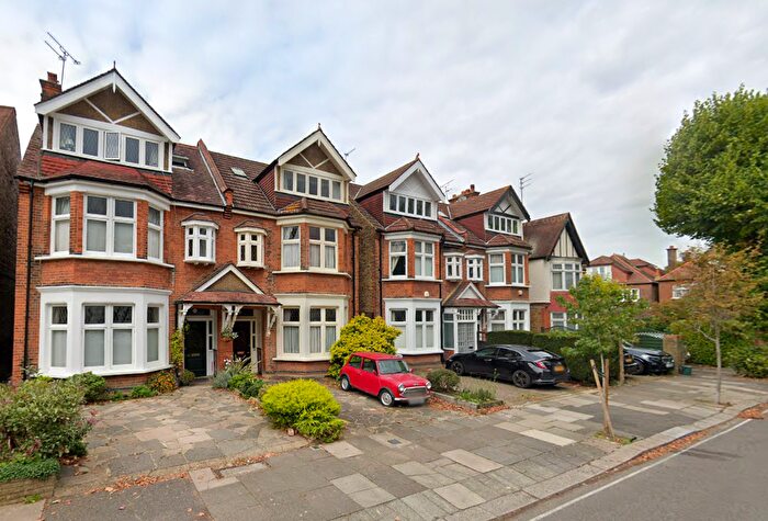 5 Bedroom Semi-Detached House For Sale In Hollingbourne Gardens, Ealing, W13