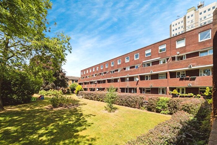 2 Bedroom Maisonette For Sale In Tamar Square, Woodford Green, IG8