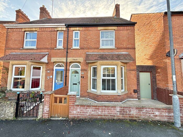 3 Bedroom Semi Detached House For Sale In Hendford Grove, Yeovil, Somerset, BA20