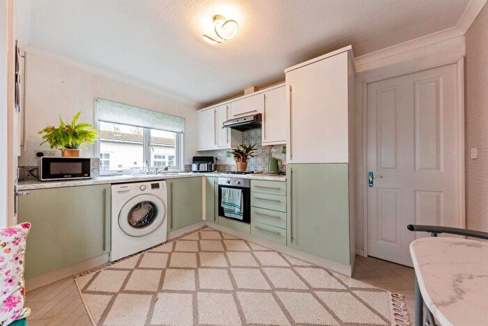 2 Bedroom Park Home For Sale In Cheveley Park, Grantham, NG31