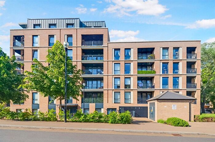 1 Bedroom Flat For Sale In Denman Avenue, Southall, UB2