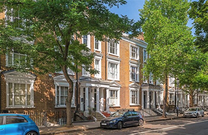 2 Bedroom Flat For Sale In Kempsford Gardens, Earl's Court, London, SW5