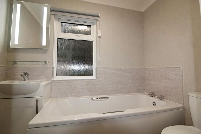 2 Bedroom Park Home For Sale In Arkley Park, Barnet Road, Arkely, EN5