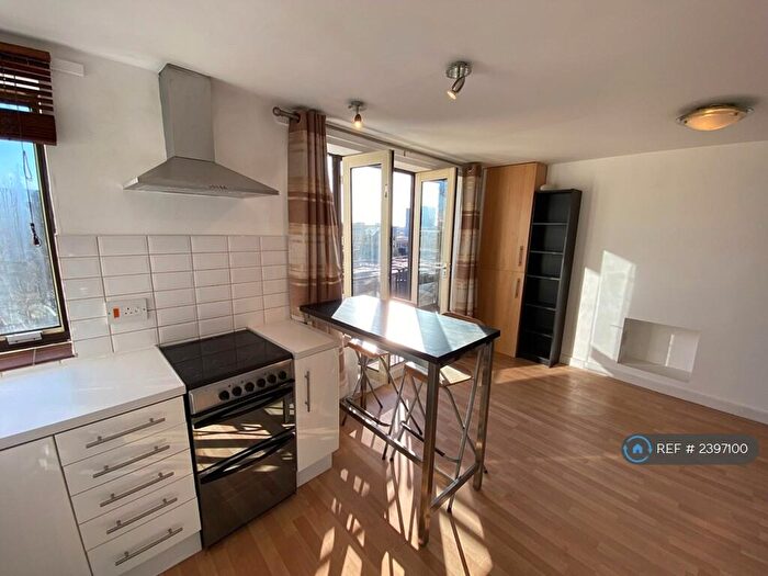 2 Bedroom Flat To Rent In St. Katharines House, London, N1
