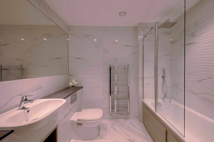 1 Bedroom Flat To Rent In Bmw House, Petersfield Avenue, Slough, Berkshire, SL2