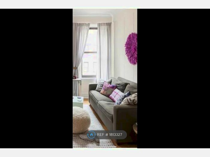 Studio To Rent In Colonial Road, Slough, SL1