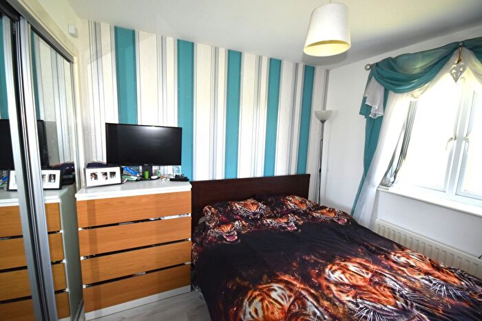 1 Bedroom Flat For Sale In Medici Close, Goodmayes, Ilford, IG3