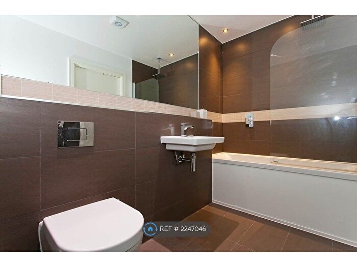 2 Bedroom Flat To Rent In Greenwich High Road, London, SE10