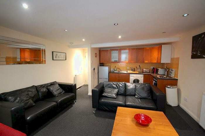 2 Bedroom Flat To Rent In Adelphi, City Centre, Aberdeen, AB11