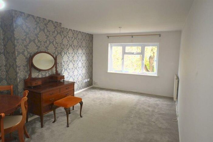 2 Bedroom Flat To Rent In Piggotshill Lane, Harpenden, AL5