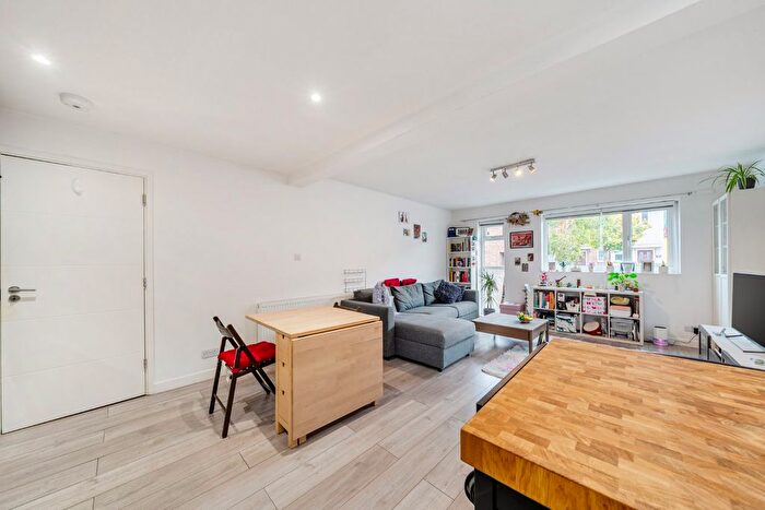2 Bedroom Flat For Sale In Graham Road, London, SW19