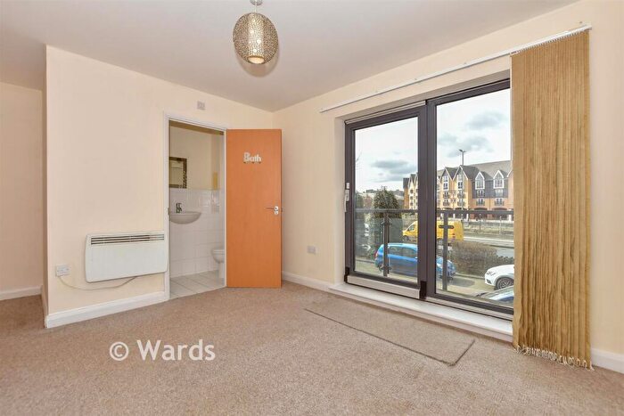 2 Bedroom Flat For Sale In McKenzie Court, Maidstone, Kent, ME14