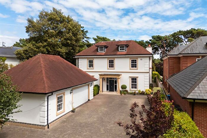 4 Bedroom Detached House For Sale In Bingham Avenue, Evening Hill, BH14
