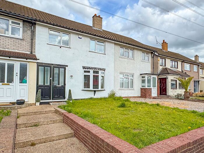 3 Bedroom Terraced House For Sale In Roseberry Gardens, Upminster, RM14
