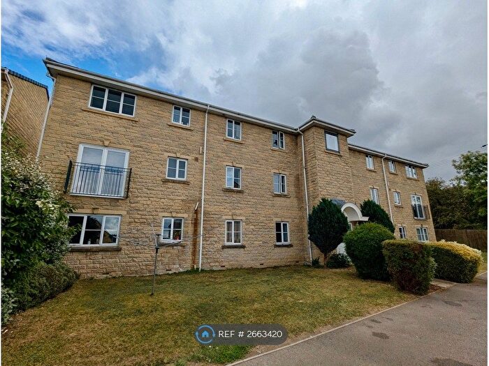 3 Bedroom Flat To Rent In Beechwood Park, Brighouse, HD6