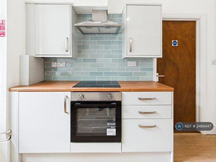 2 Bedroom Flat To Rent In The Promenade, Swansea, SA1