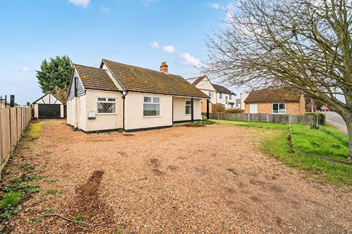 3 Bedroom Detached House For Sale In Bedford Road, Moggerhanger, MK44